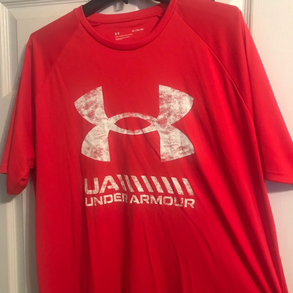 Mens Red and white Under Armour Short Sleeve Shirt Size XL